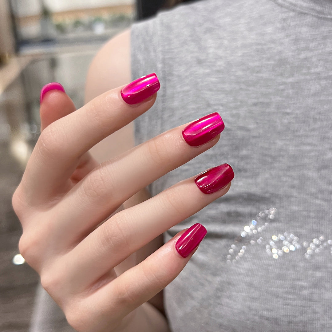 Artificial high-gloss nails with elegant design Bowlift