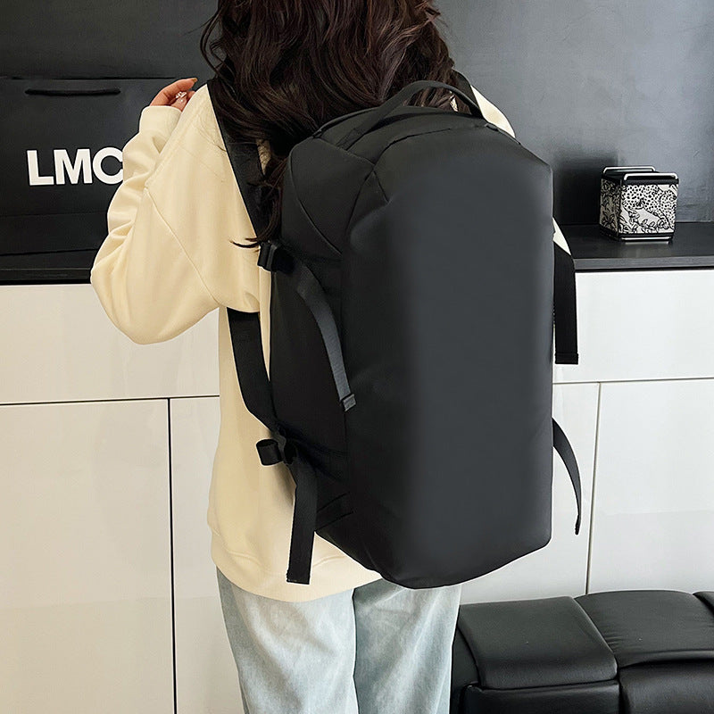Sporty duffel bag with adjustable carrying system for active lifestyles Bowlift