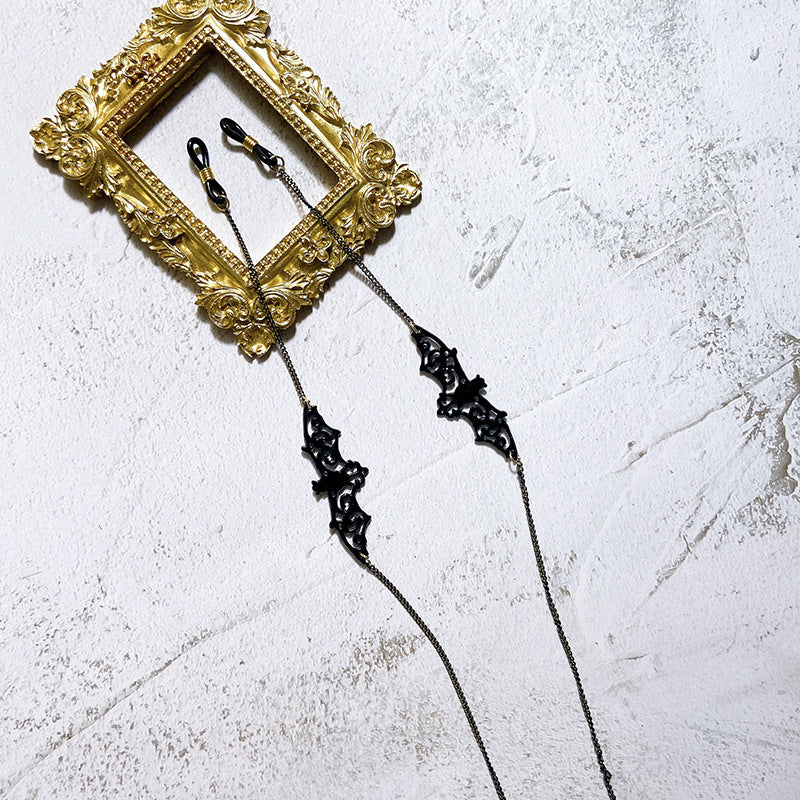 Jewelry holder chain with intricate details Bowlift