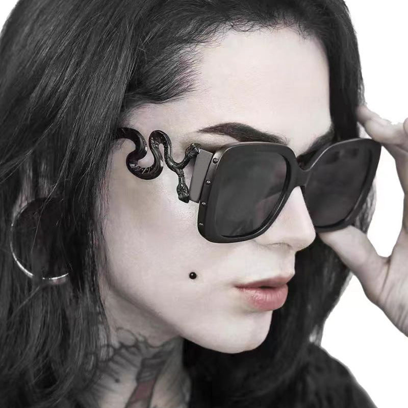 Women's extravagant designer sunglasses with luxurious snake frame Bowlift
