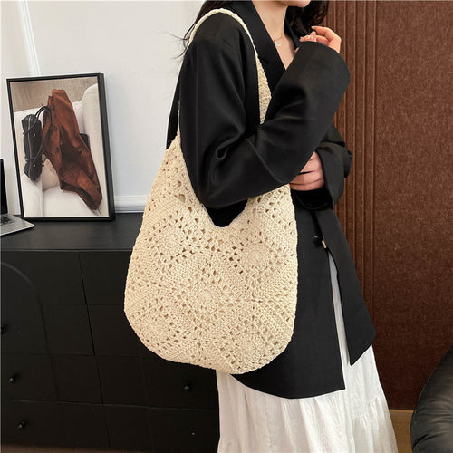 Hand-knotted shoulder bag with airy structure Bowlift