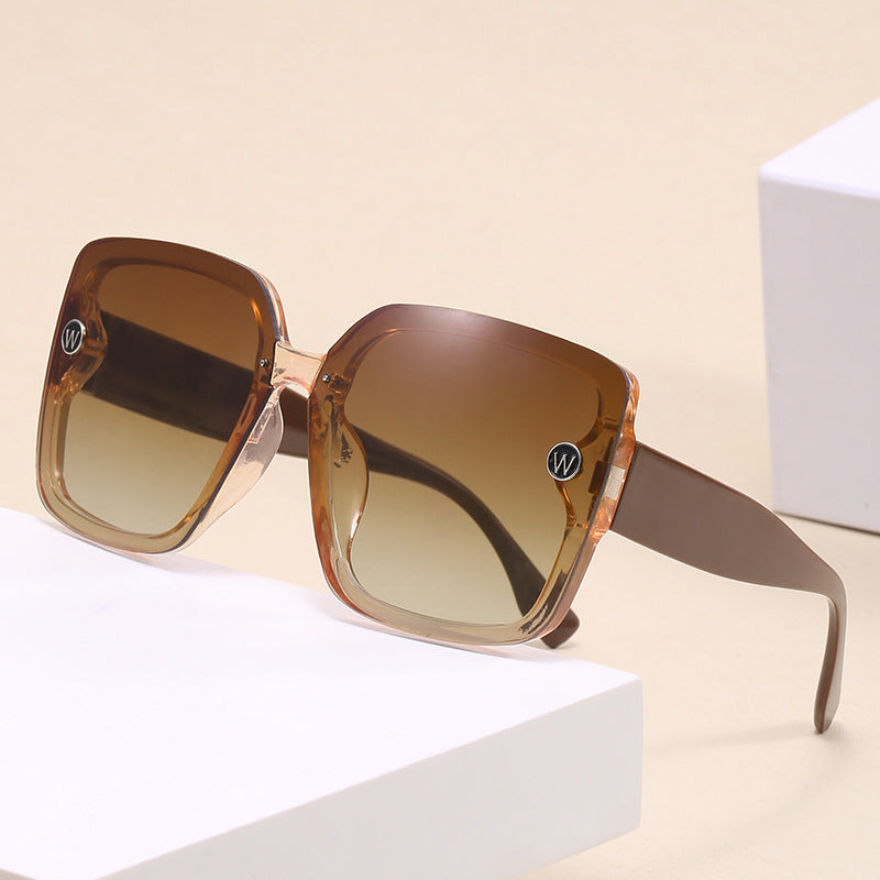 Women's fashionable square sunglasses with extravagant design Bowlift