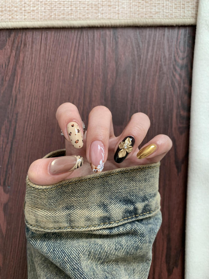 Artificial nails with flower design Bowlift