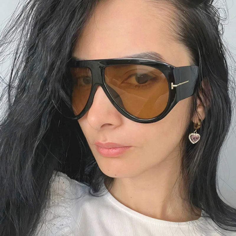 Women's fashionable oversized sunglasses in retro style Bowlift