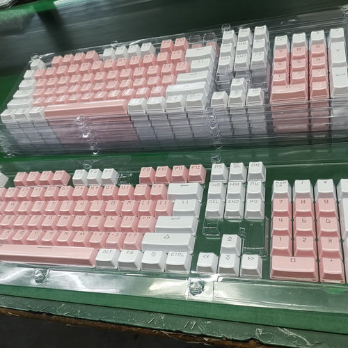Mechanical gaming keyboard with retro-futuristic design Bowlift