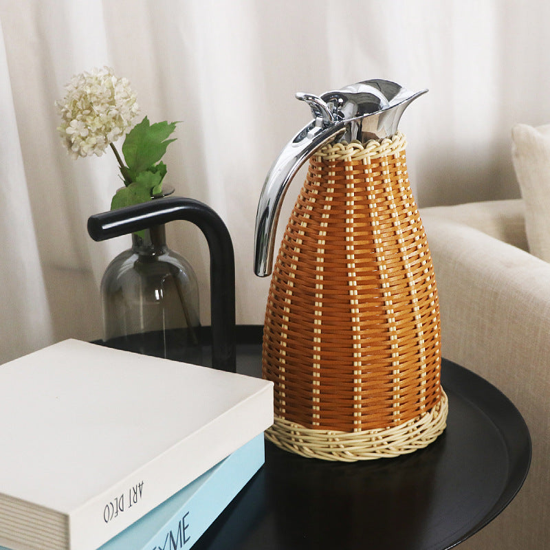 Stylish water carafe with woven design Bowlift