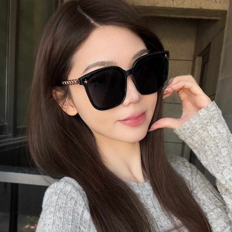 Women's Fashion Sunglasses with High-Quality Chain Detail Bowlift