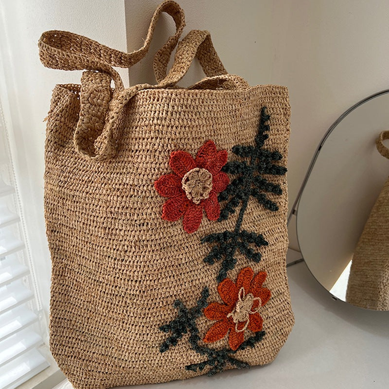 Handcrafted straw bag with geometric pattern Bowlift