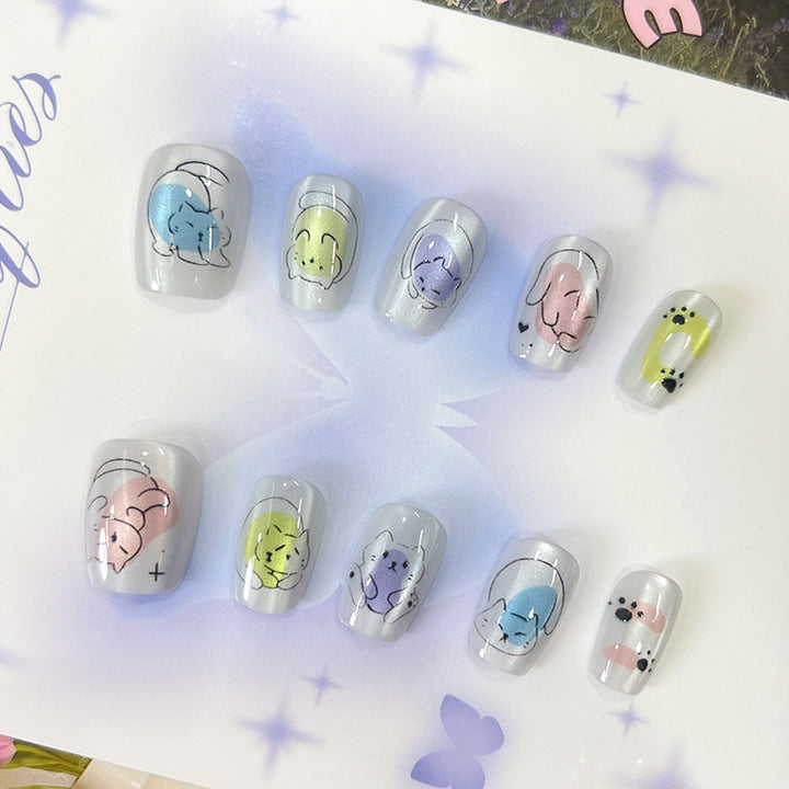 Creative nail art with animal motifs Bowlift