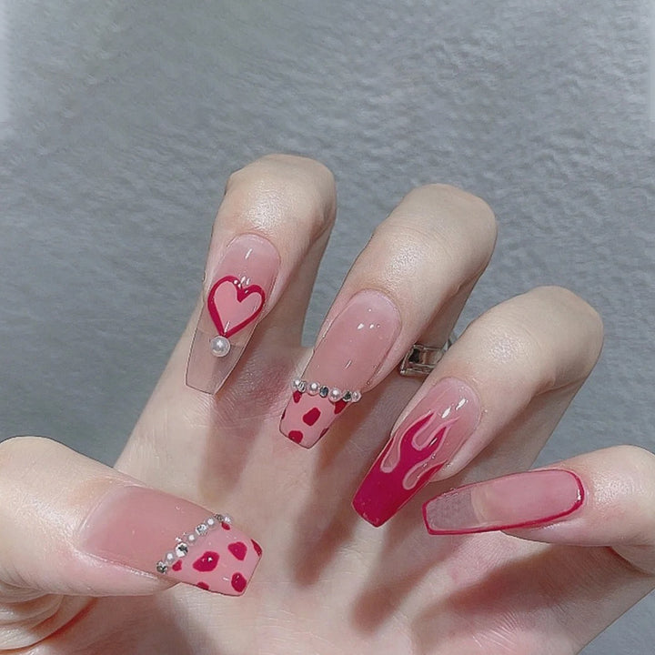 Glamorous artificial nails with sparkling accents Bowlift