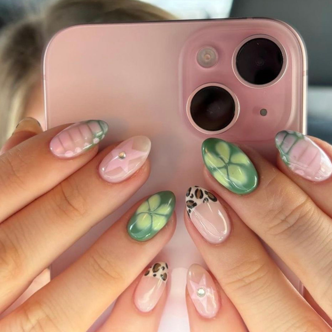 Artificial nail art with floral accents Bowlift