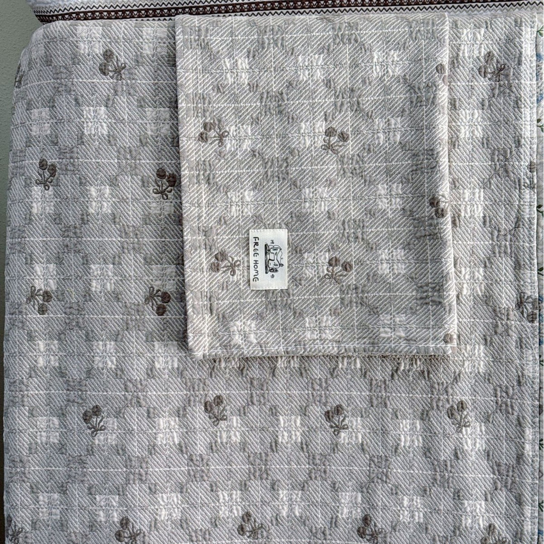 Ladies cuddly blanket with cute horse motif Bowlift