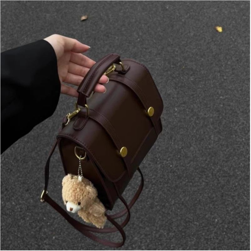 Fashionable Structured Handbag Bowlift
