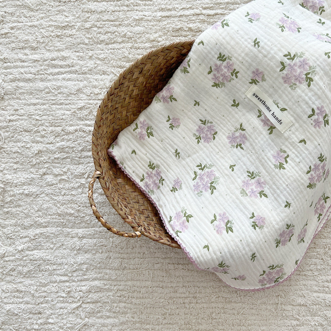 Women's Cozy Blanket with Floral Design Bowlift