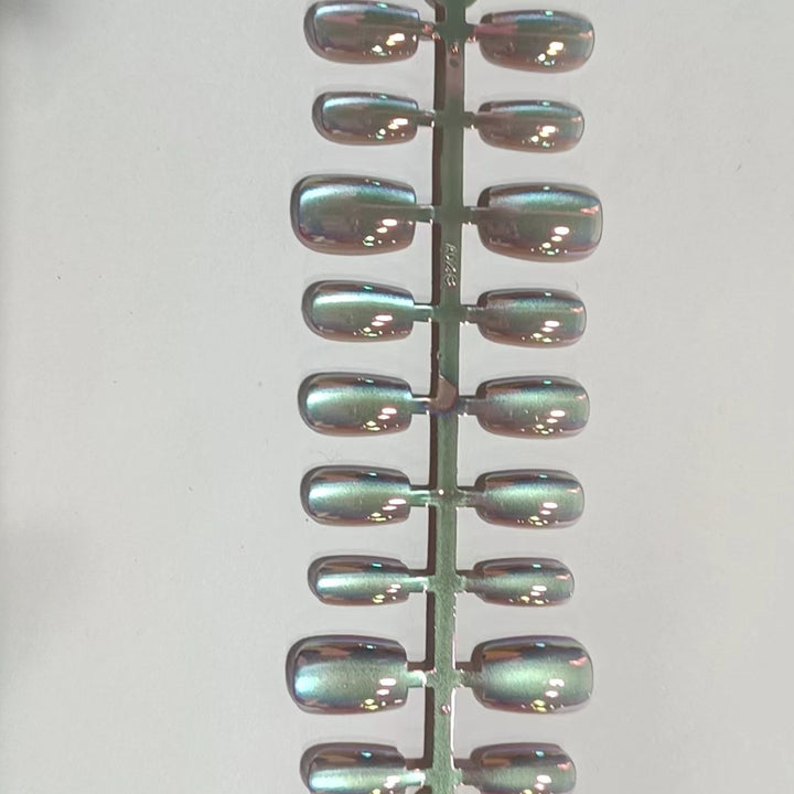 Iridescent Press-On Nail Art Set Bowlift
