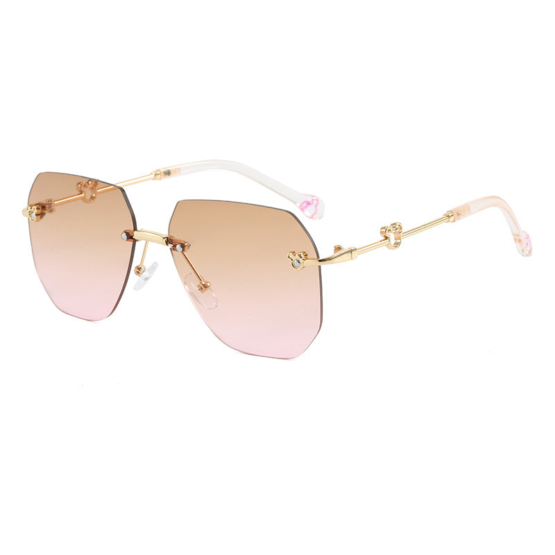 Ladies stylish oversized sunglasses with faceted frame Bowlift