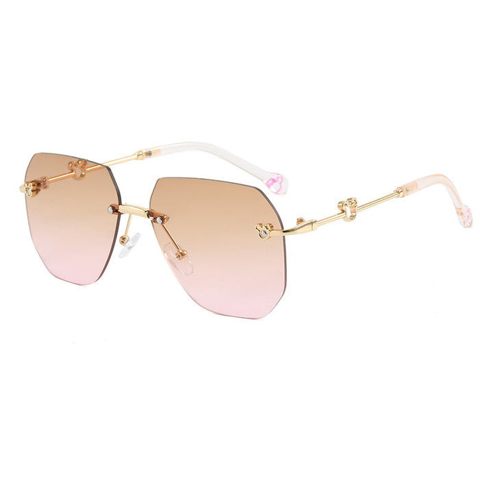 Ladies stylish oversized sunglasses with faceted frame Bowlift