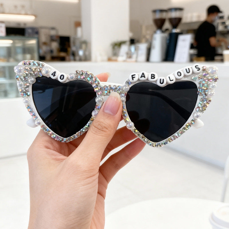 Glamorous Heart-Shaped Sunglasses Bowlift