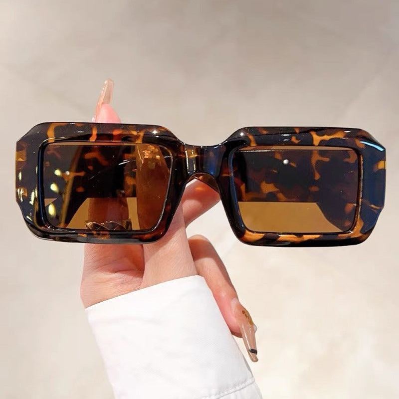 Ladies oversized square sunglasses with modern plastic frame Bowlift