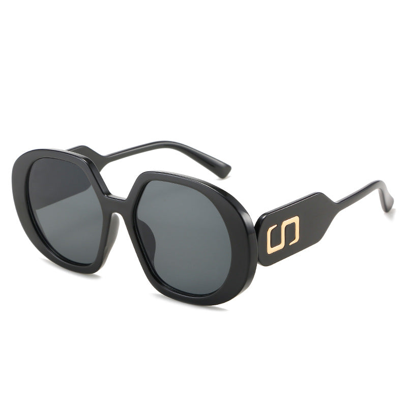 Women oversized sunglasses with distinctive frame and UV protection Bowlift