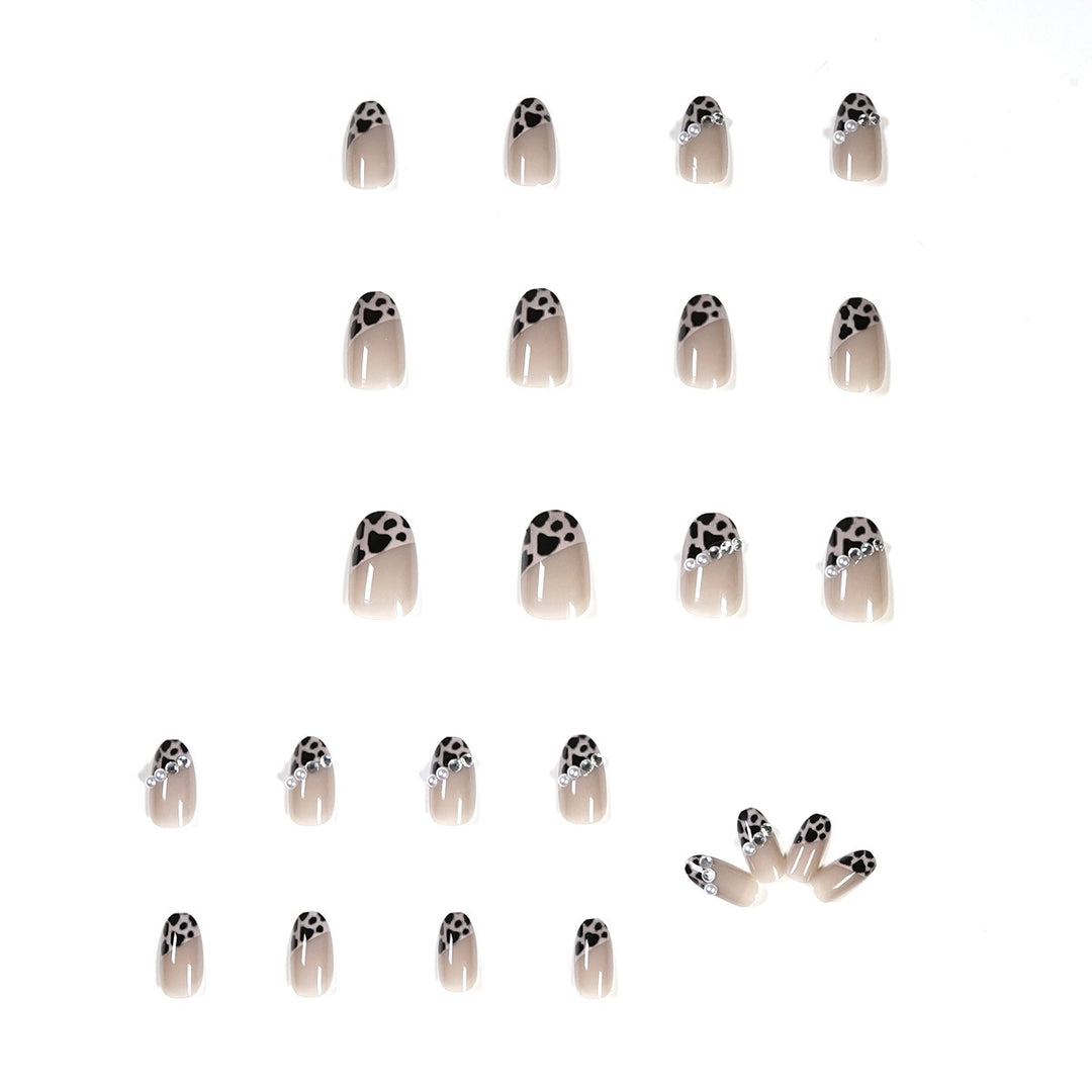 Artificial nail set with glamorous leopard pattern and elegant pearl decorations Bowlift