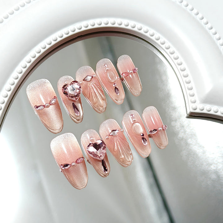 Artificial nails with sparkling heart and rhinestone accents Bowlift