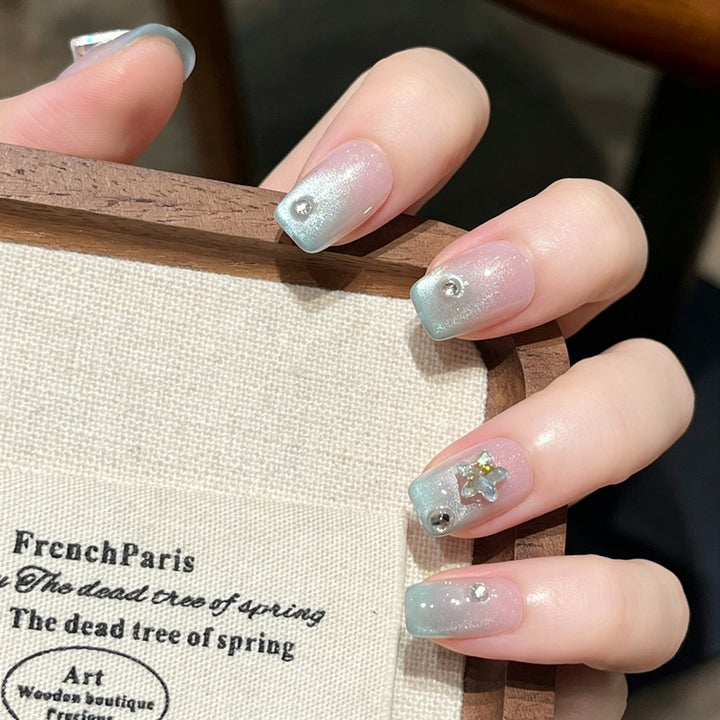 Glittery Press-On Nail Art Set Bowlift