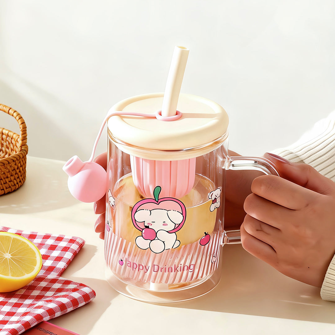 Ladies drinking glass with creative silicone lid and integrated straw Bowlift