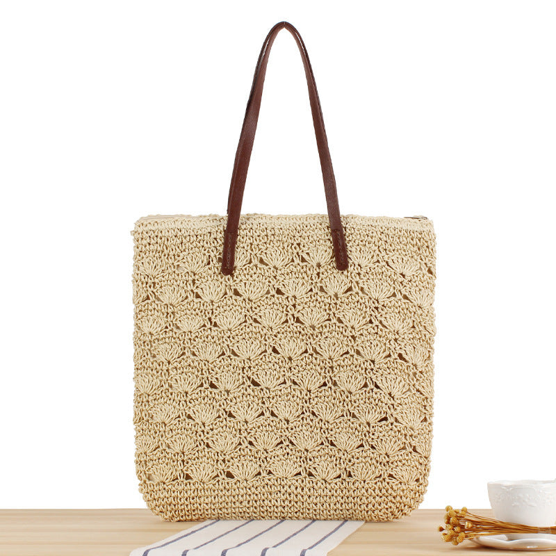 Stylish handbag made of woven natural material Bowlift