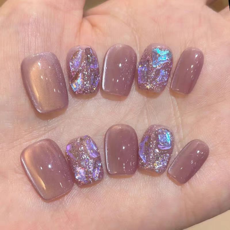 Glamorous Artificial Nails Bowlift