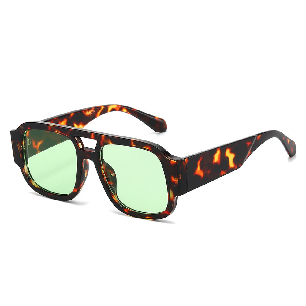 Fashionable Retro-Inspired Square Sunglasses Bowlift
