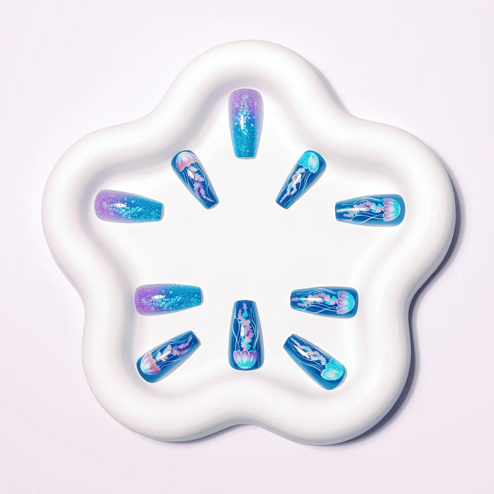 Artificia nails with fascinating jellyfish design Bowlift