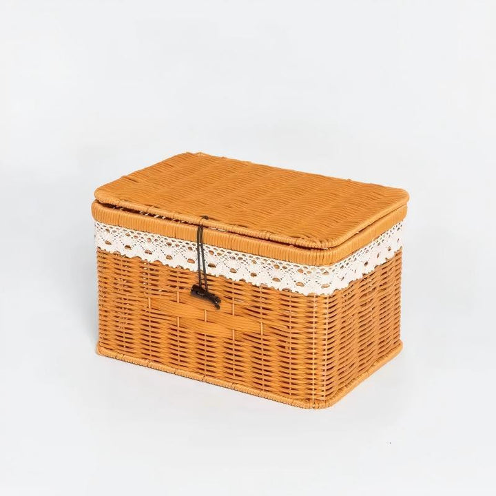 Women's braided basket with lid and lace top Bowlift