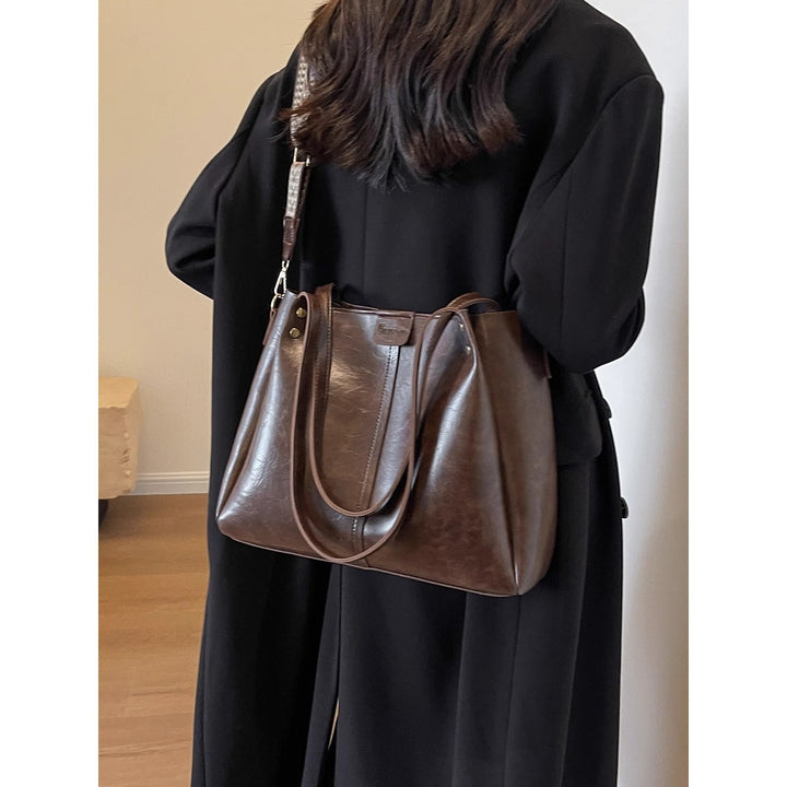 Versatile Multi-Functional Handbag Bowlift