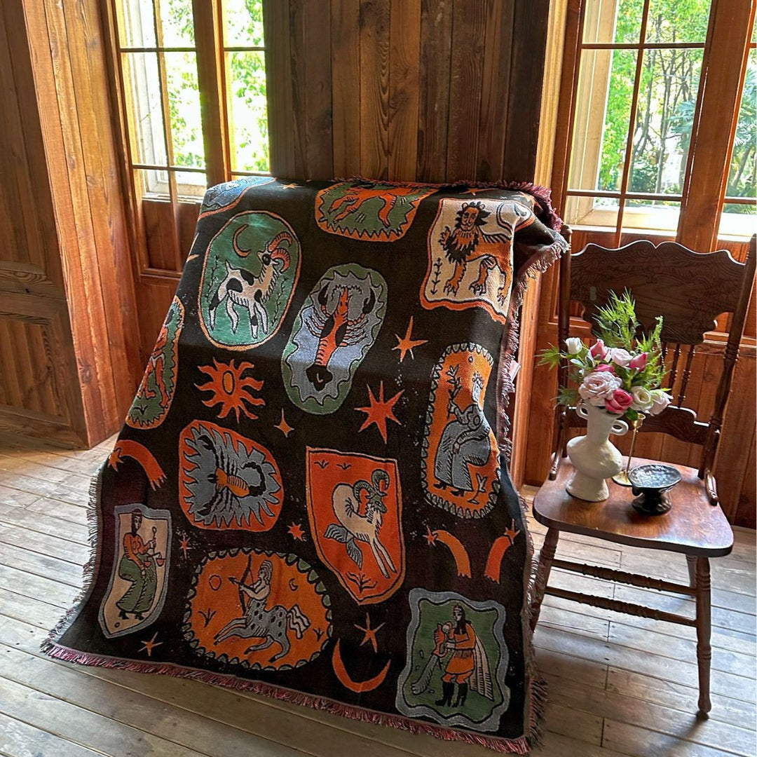 Decorative Cat-Themed Woven Throw Blanket