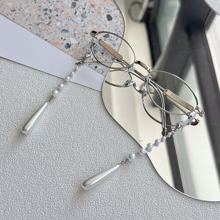 Elegant Pearl-Accented Eyewear Chain Bowlift