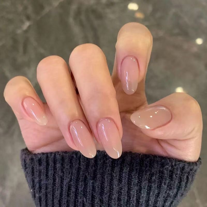 Elegant Stiletto Press-On Nails with Gradient Finish Bowlift