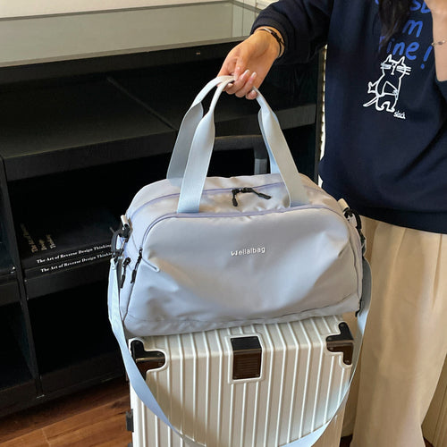 Versatile sports bag with practical interior pocket and detachable shoulder strap Bowlift