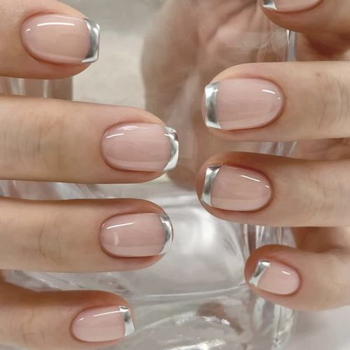 Elegant French-Tip Nail Art Bowlift