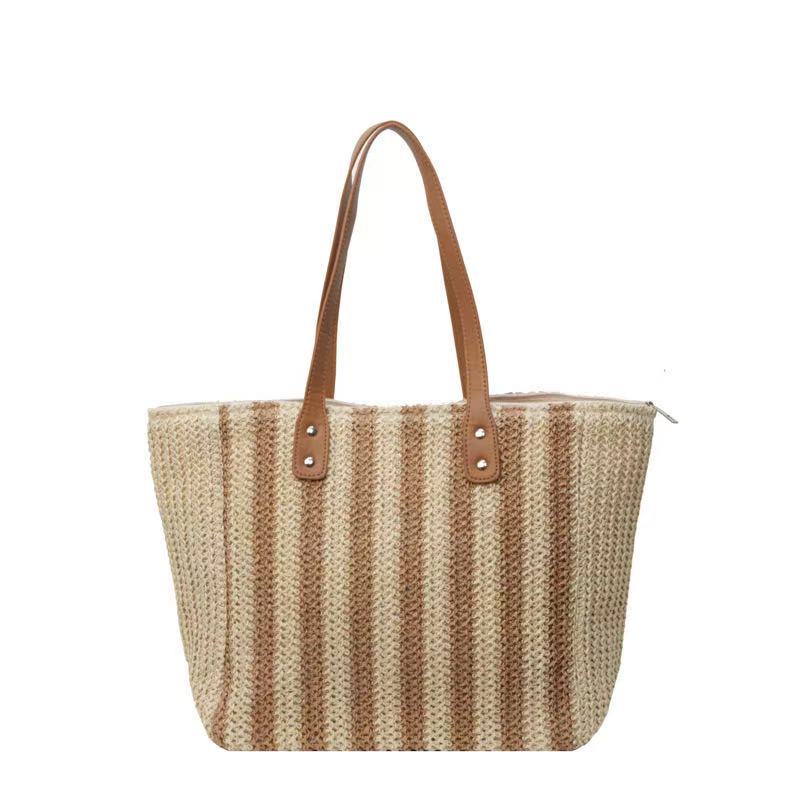 Handcrafted beach bag with structured stripe pattern Bowlift