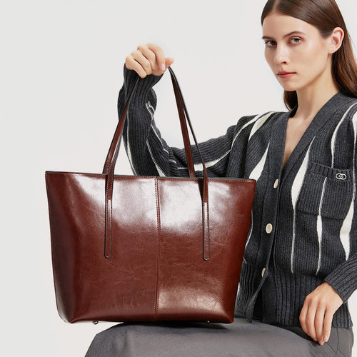 Elegant Handbag Made of High-Quality Leather Bowlift
