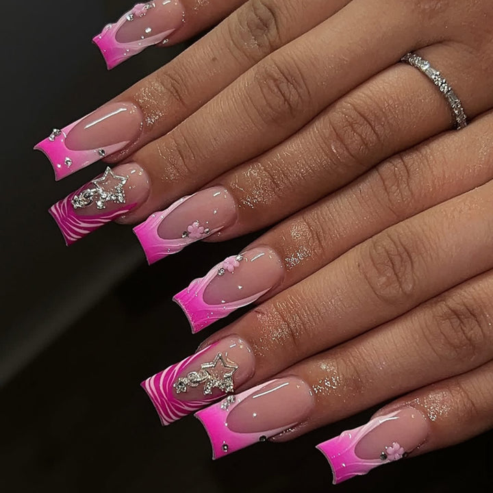 Elegant artificial nails with floral accents Bowlift