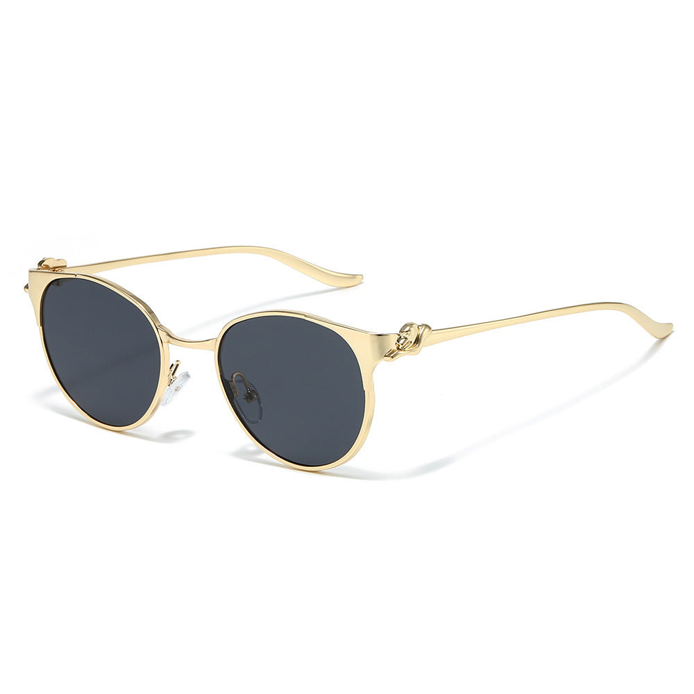 Elegant Cat-Eye Sunglasses with Decorative Gold Accents Bowlift