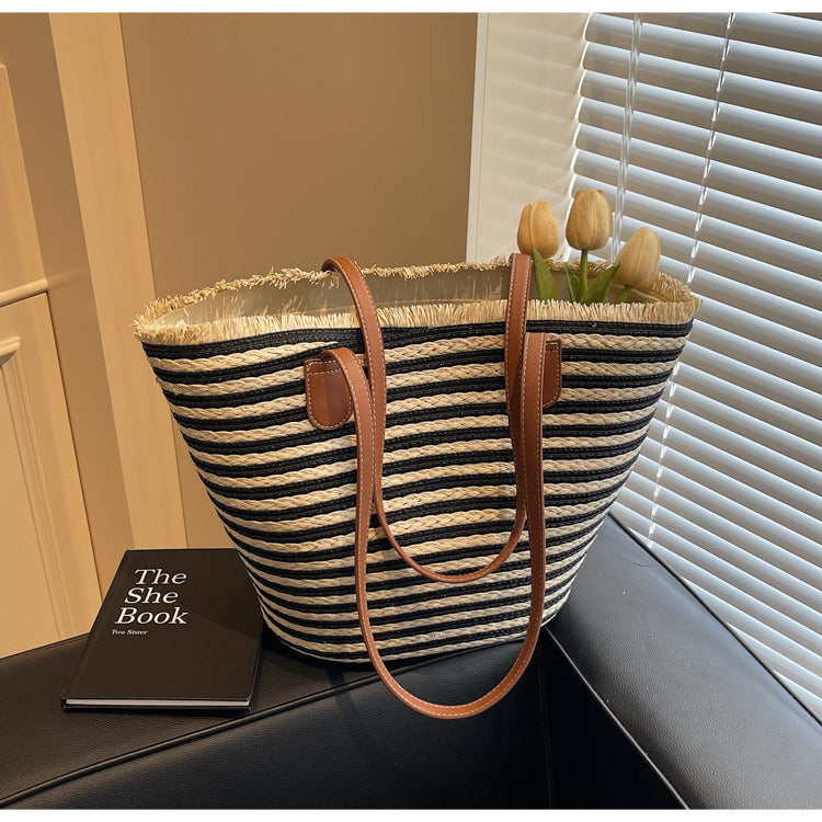 Beach bag with unique woven design Bowlift