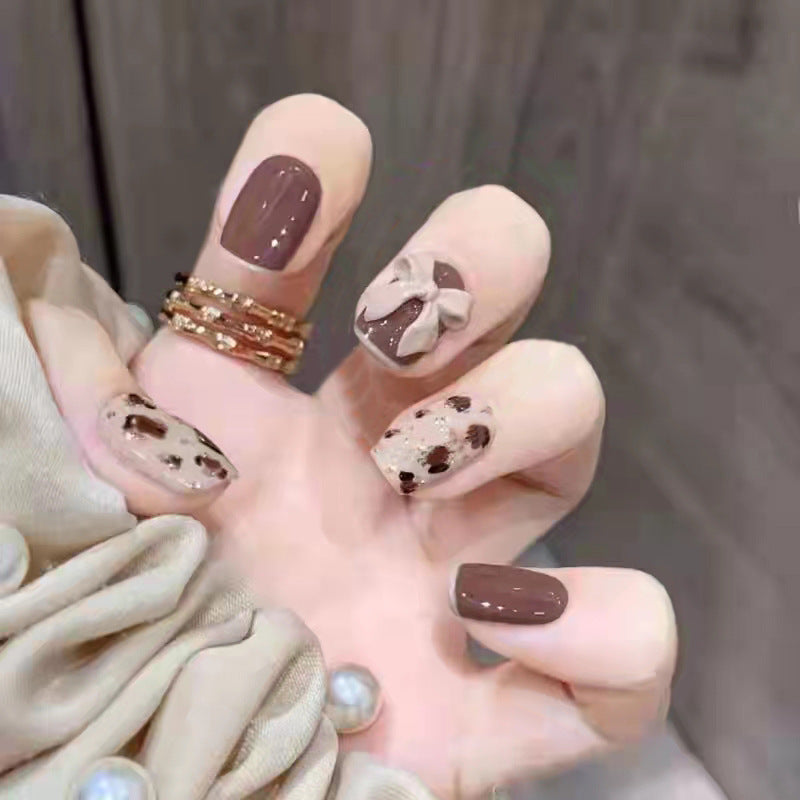Artificial nails with heart accent and glamorous decorations Bowlift