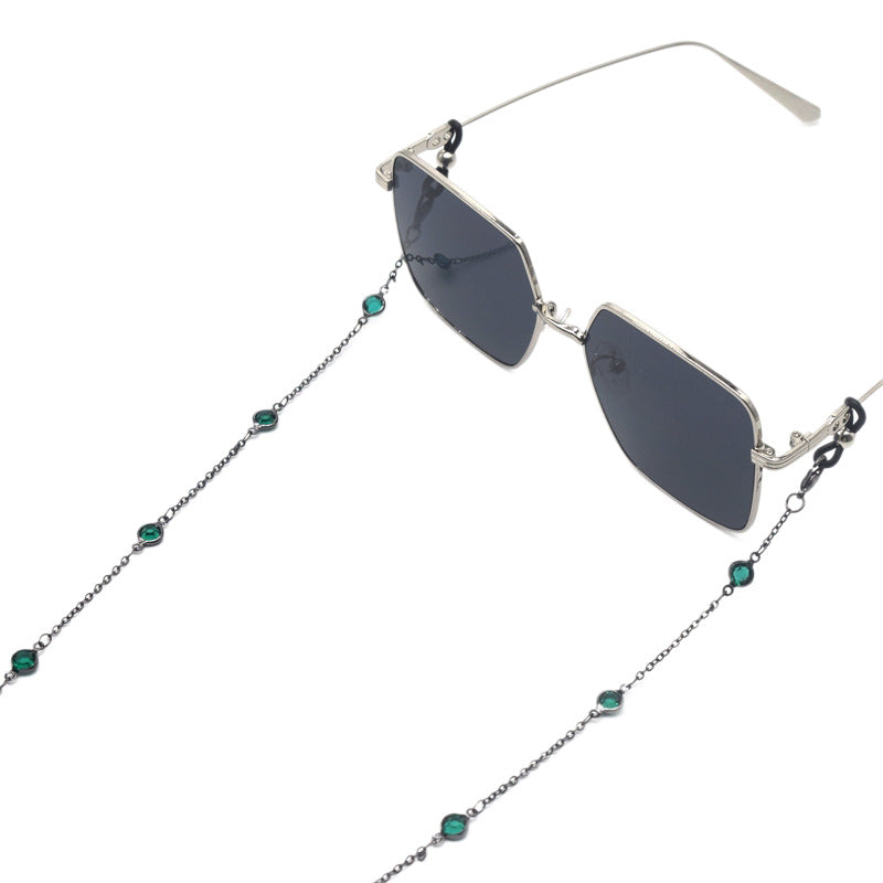 Stylish Square Sunglasses with Decorative Chain Bowlift