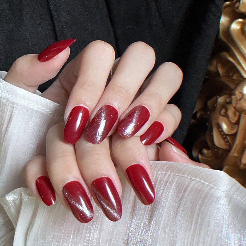 Glamorous artificial fingernails with shine and glitter effect Bowlift