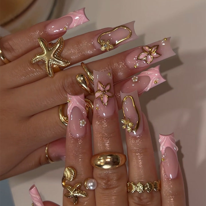 Elegant Artificial Nail Tips with Gold Accents Bowlift