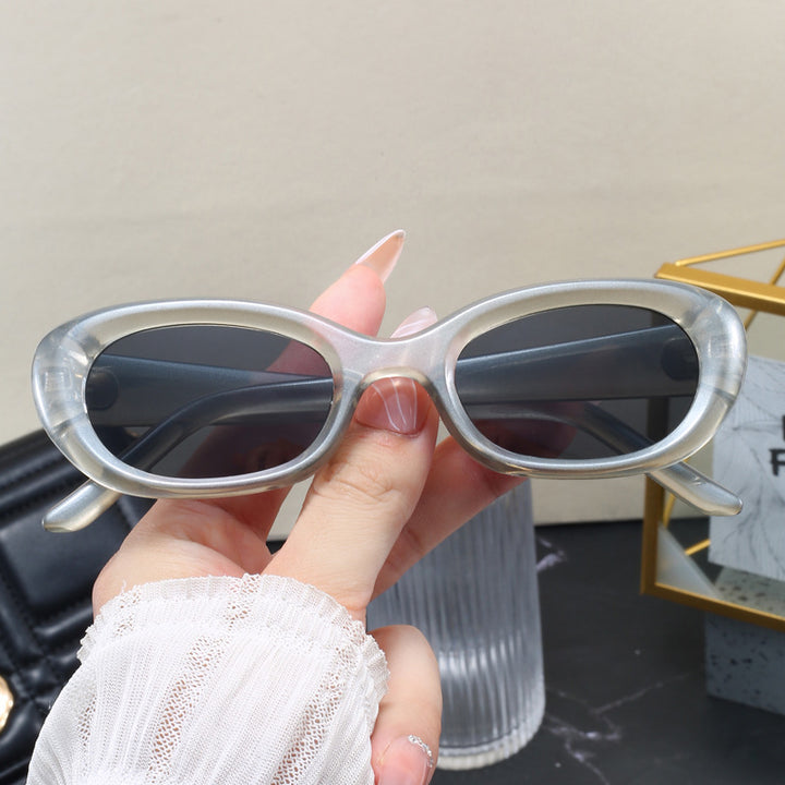 Women's fashionable sunglasses with oval design and UV protection Bowlift