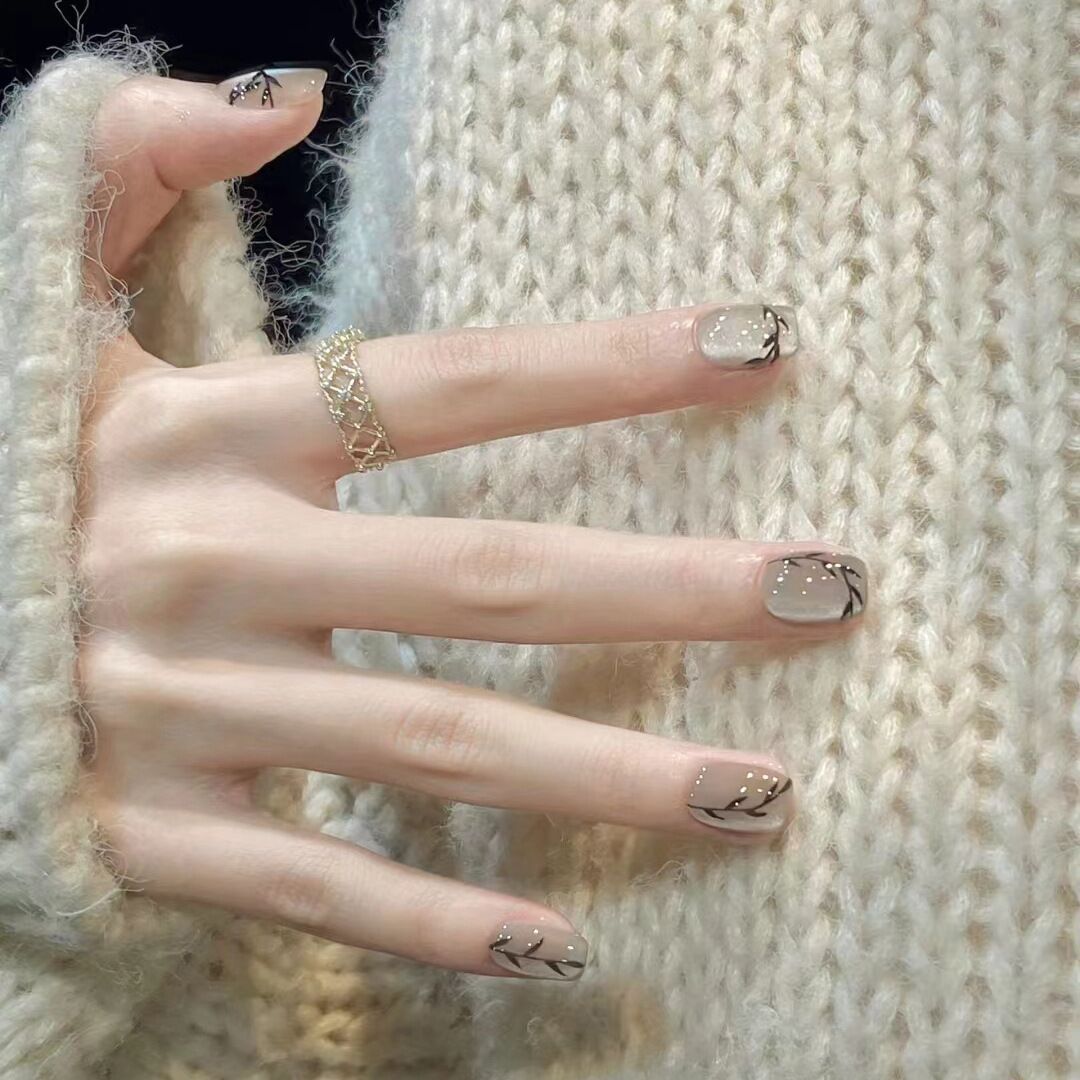 Decorative Press-On Nail Design Set Bowlift